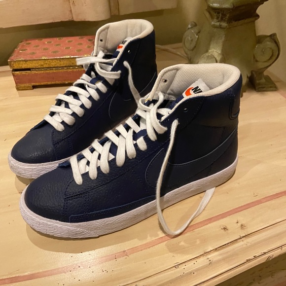 Nike high top sneakers - Picture 2 of 3